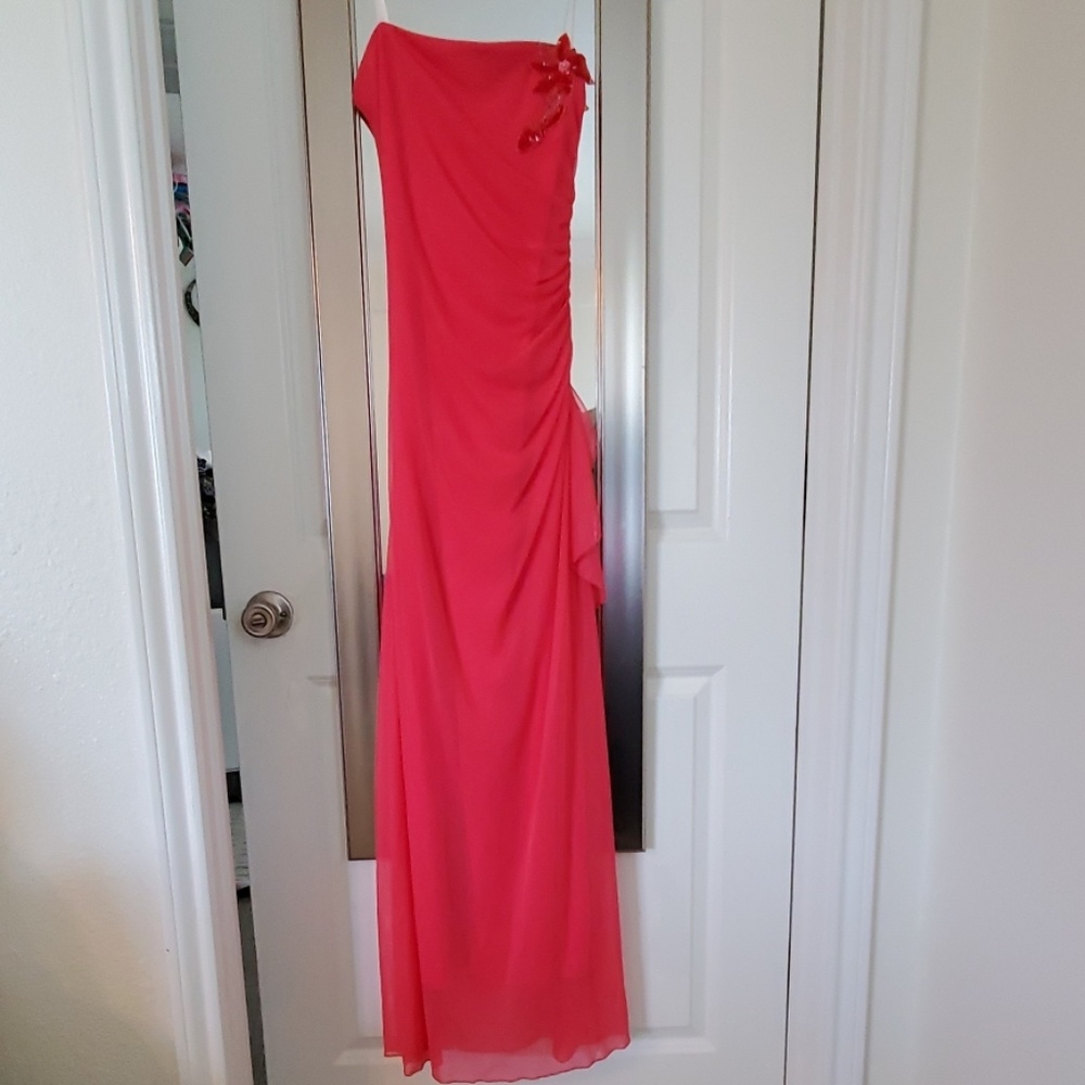 Beautiful strapless coral prom/homecoming dress